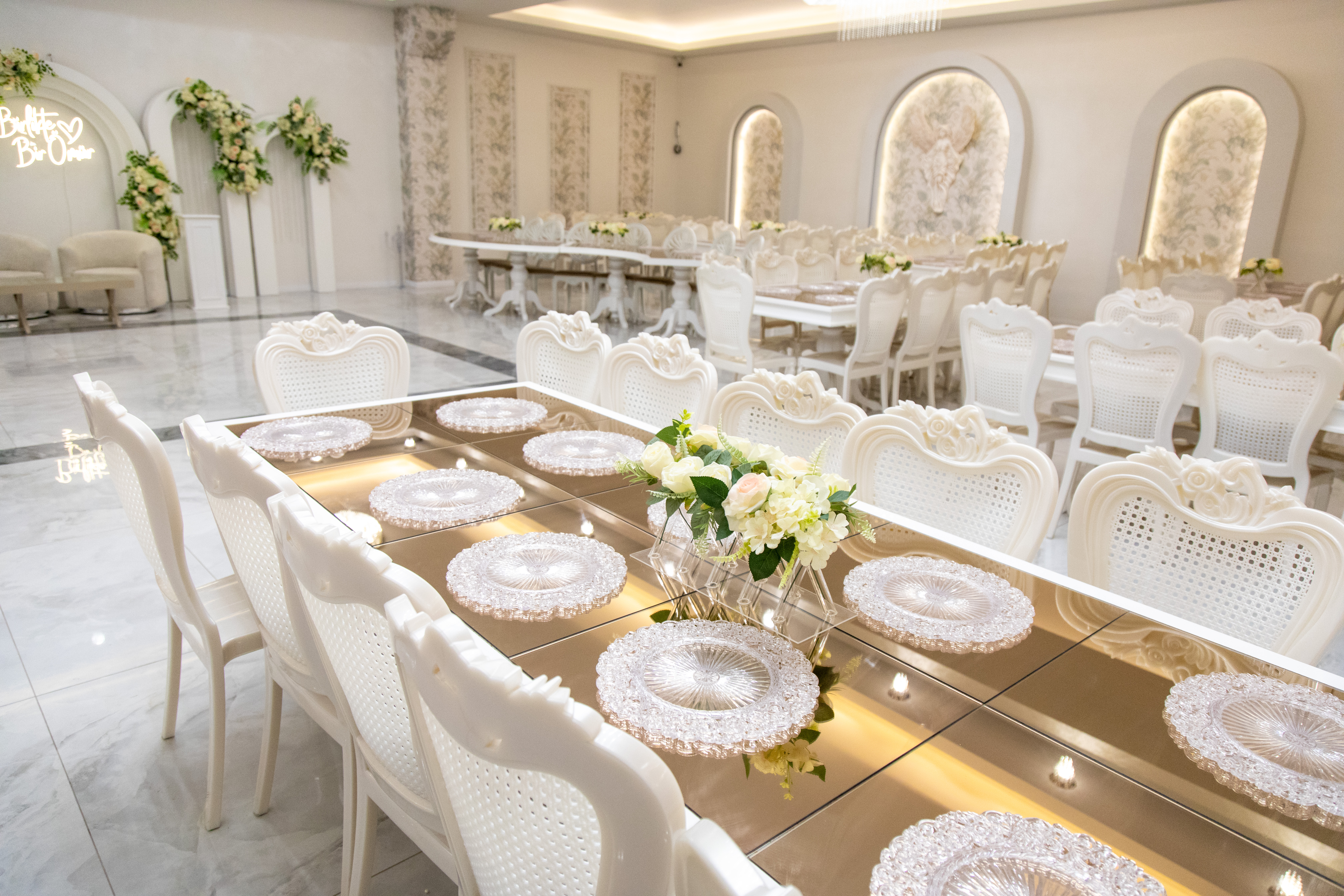 Davet evi sahne ve pist küçük